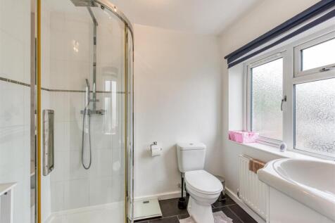 8 Barrington Close-02.jpg