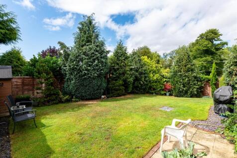 8 Barrington Close-externals-4.jpg