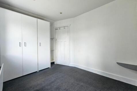 21 Pinfold Grove 13