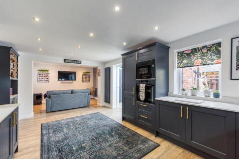 43 Henry Fowler Drive-06.jpg