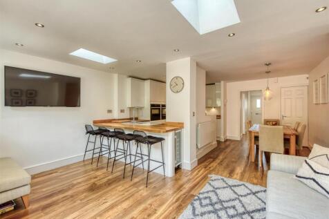 10 Belvide Gardens-06.jpg