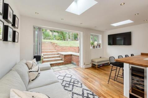 10 Belvide Gardens-08.jpg