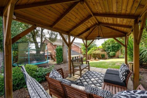 10 Belvide Gardens-external-3.jpg