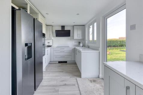 Oaklands Farm-kitchen3.jpg