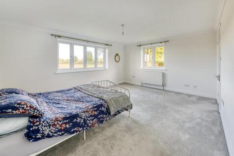 Oaklands Farm-bed1.jpg
