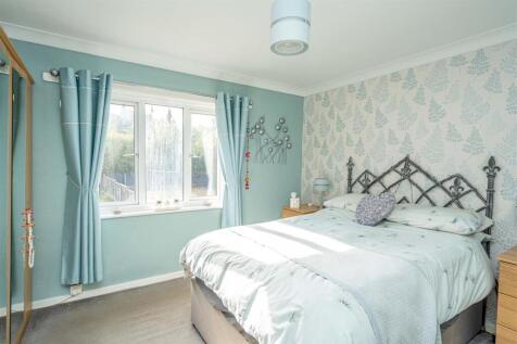 28 Woodhouse Road.jpg