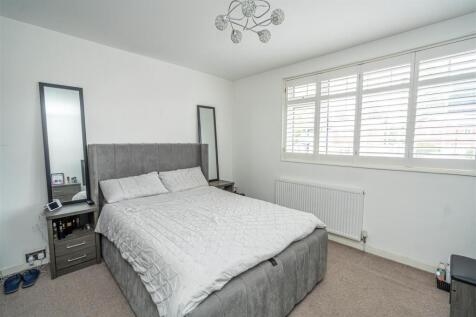Bedroom 1 blur.jpg