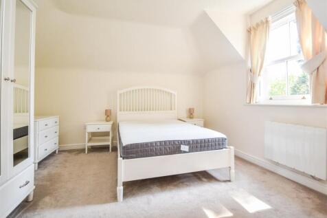 Annexe 22a Stockwell - Principal Bedroom (2).jpg