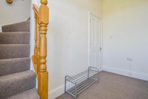 Annexe 22a Stockwell - Communal Entrance.jpg
