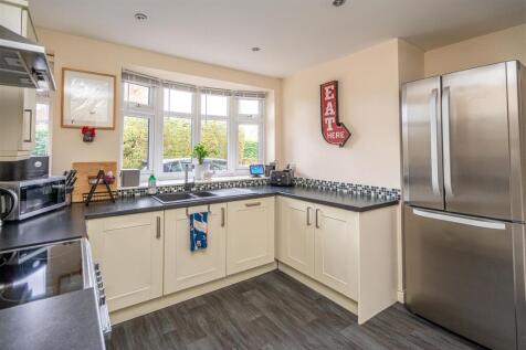 6 Palmers Way (12).jpg