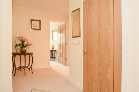 6 Thorneycroft - Hall2.jpg