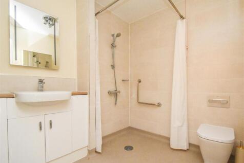 6 Thorneycroft - Shower Room.jpg