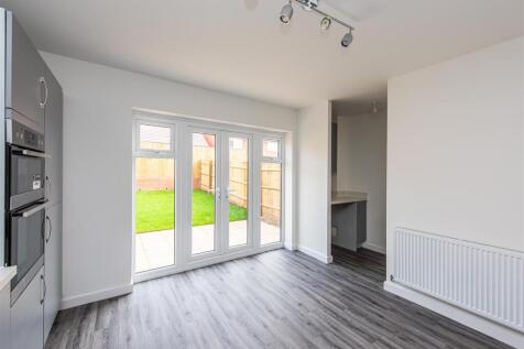 40 Foxglove Way-kitchen3.jpg