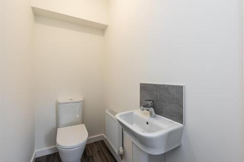 40 Foxglove Way-cloakroom.jpg