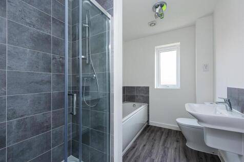 40 Foxglove Way-bathroom.jpg