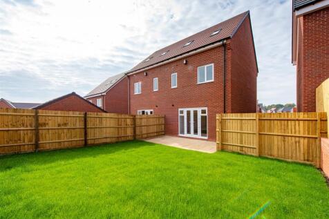 40 Foxglove Way-rear.jpg