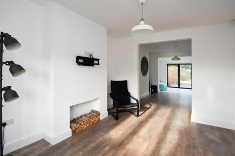 19 Blackburn Avenue- Through Living 2.jpg