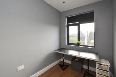 19 Blackburn Avenue-Bedroom 3.jpg