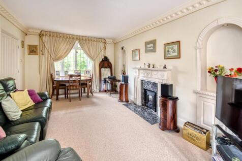 115 Wrottesley Road West-lounge3.jpg