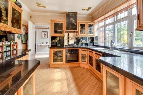 115 Wrottesley Road West-kitchen3.jpg