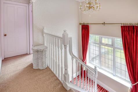 115 Wrottesley Road West-landing.jpg