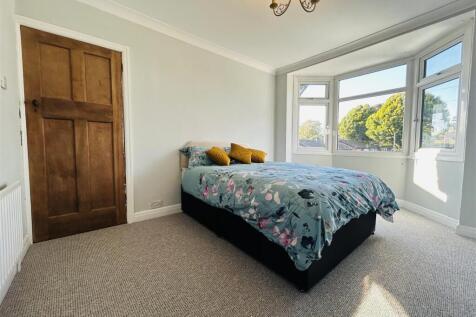 Bedroom 1.jpg