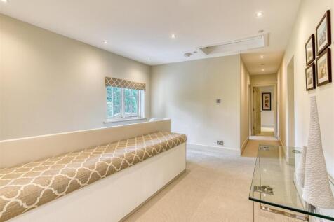 14 Wergs Hall Road-landing2.jpg