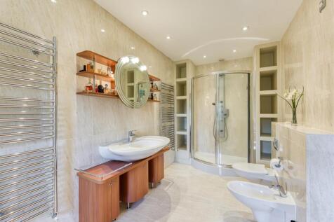 14 Wergs Hall Road-bed1 ensuite2.jpg