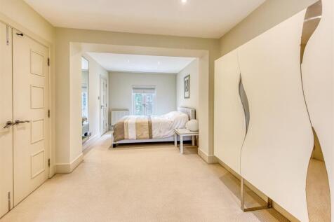 14 Wergs Hall Road-bed2.jpg