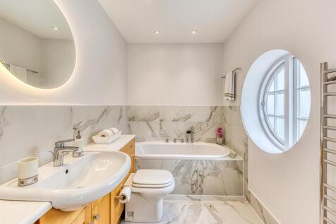 14 Wergs Hall Road-bed2 ensuite.jpg
