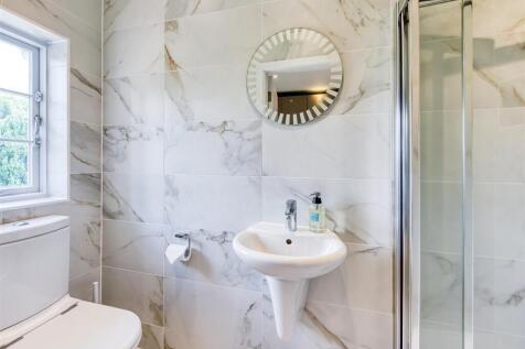 14 Wergs Hall Road-bed4 ensuite.jpg