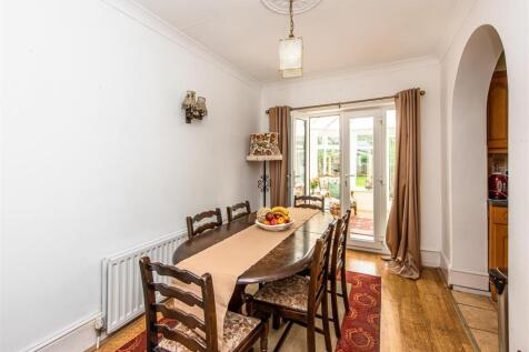 41 Broad Lane-dining1.jpg