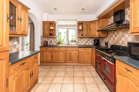 41 Broad Lane-kitchen.jpg