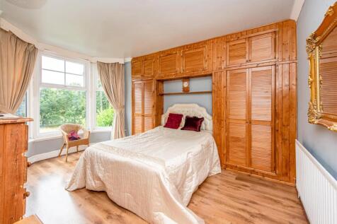 41 Broad Lane-bed1.jpg