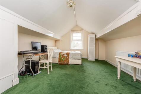 41 Broad Lane-bed4.jpg