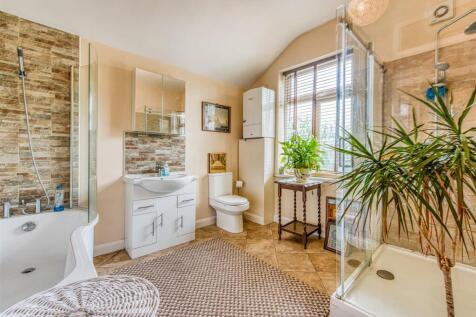 41 Broad Lane-bath.jpg