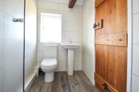 1 The Courtyard - En-Suite.jpg