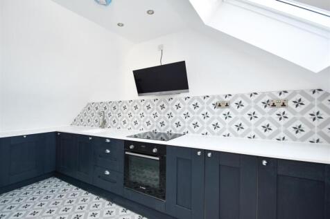 Flat 13, 267 Tettenhall Road-Kitchen.jpg