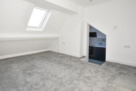 Flat 13, 267 Tettenhall Road -  Living.jpg