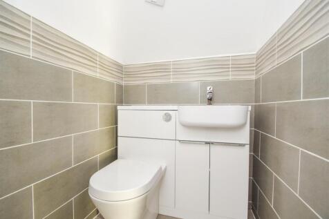 Flat 13, 267 Tettenhall Road-Bathroom WC.jpg