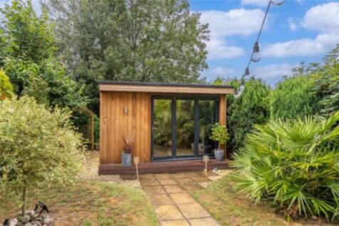 33 Pool Hall Crescent-08.jpg