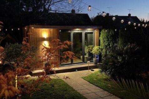 33 Pool Hall Crescent-29.jpg