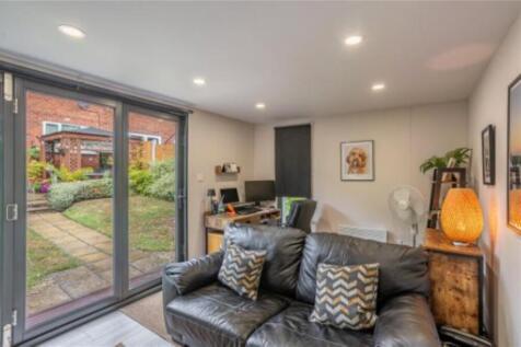 33 Pool Hall Crescent-07.jpg