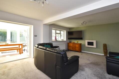 18 Corfton Drive - Lounge.jpg