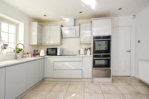 18 Corfton Drive - Breakfast Kitchen (3).jpg