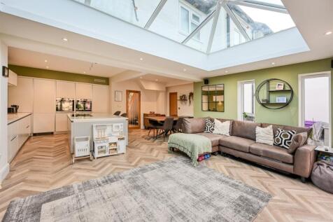 16 Knights Avenue-11.jpg