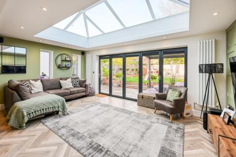 16 Knights Avenue-13.jpg