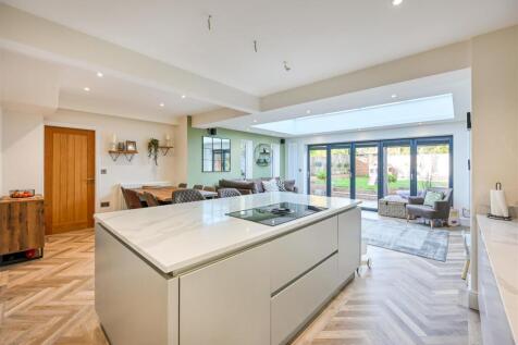 16 Knights Avenue-14.jpg