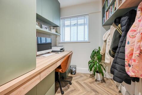 16 Knights Avenue-01.jpg