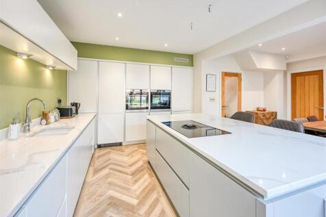 16 Knights Avenue-16.jpg